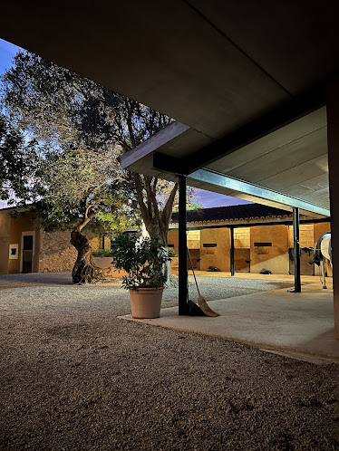 Cabas Vell farm & horses