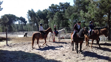 Escuela de Equitacion de Frumales