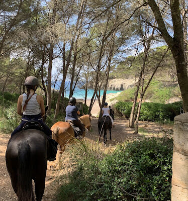 Menorca a Cavall obert tot l any Recorregut per camins privats i camins de cavalls