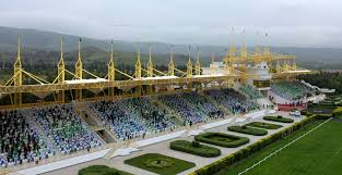 En este artículo exploramos varias de las hípicas más impresionantes a nivel mundial, desde centros de élite en Qatar hasta complejos ecuestres modernos en Asia y Europa. Analizamos qué hace especiales sus instalaciones —pistas, establos, diseño arquitectónico— y qué ideas prácticas puedes extraer para optimizar y profesionalizar tu propia hípica.